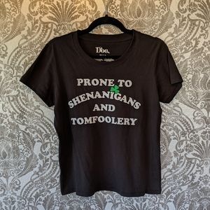 NWT✨ Doe ☘️ shamrock printed tee